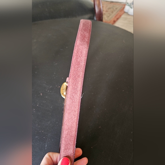 Vintage CROWN PACIFIC Red suede belt gold buckle. Size medium - Picture 4 of 7